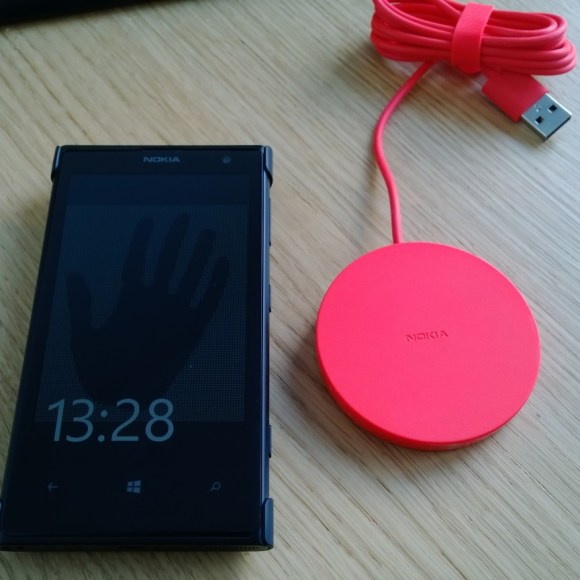Nokia Wireless Charger next to Nokia Windows Phone
